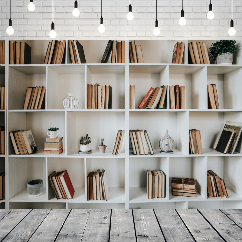 Home Office Zoom Background Free - ฉากหลังถ่ายภาพชั้นวางหนังสือสีขาว ห้องสมุด ตู้หนังสือสมัยใหม่ ฉากหลังการประชุมทางไกล ฉากหลังงานปาร์ตี้ที่บ้าน แบนเนอร์ติดผนัง